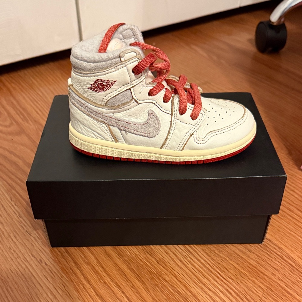 Size 8C Jordan 1 Retro